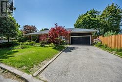 33 TINDER CRESCENT Toronto, ON M4A 1L2