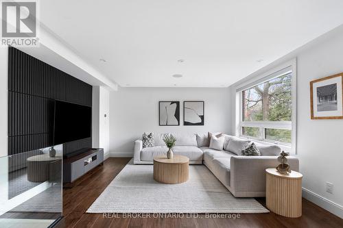 17 Old Oak Road, Toronto, ON 