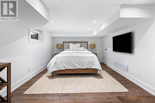 17 Old Oak Road, Toronto, ON 