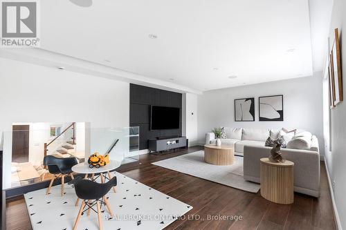 17 Old Oak Road, Toronto, ON 