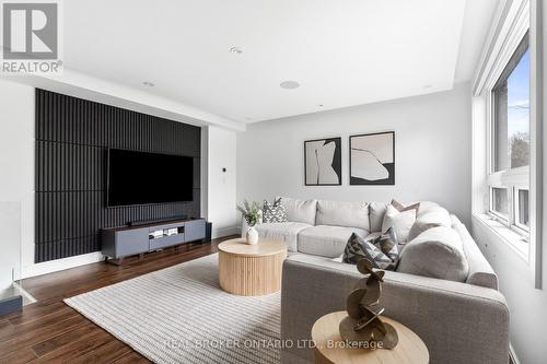 17 Old Oak Road, Toronto, ON 