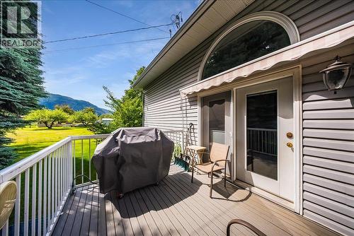 1545 Columbia Road, Ootischenia, BC 