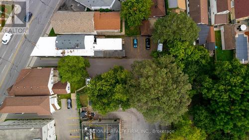 2B - 215 HAMILTON ROAD , London East, Ontario N5Z 1P9 2
