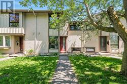 2113 STONEHENGE CRESCENT Ottawa, ON K1B 4N7