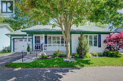 137 WESLEY Crescent Waterloo, ON N2J 4G8