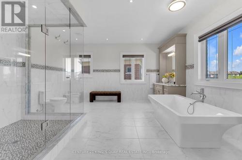 32 Hogan Court, King, ON 