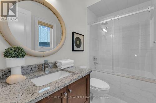 32 Hogan Court, King, ON 