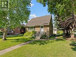 1105 DOT AVENUE Windsor, ON N9C 3H9