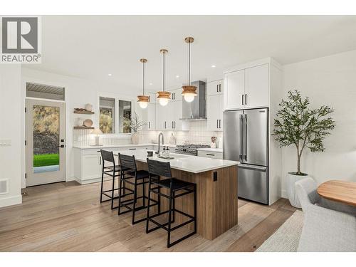 1437 April Springs Court, Kelowna, BC - Indoor Photo Showing Kitchen With Upgraded Kitchen