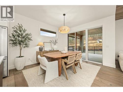 1437 April Springs Court, Kelowna, BC - Indoor Photo Showing Dining Room