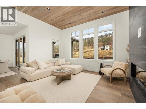 1437 April Springs Court, Kelowna, BC - Indoor Photo Showing Living Room With Fireplace