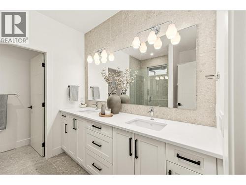 1437 April Springs Court, Kelowna, BC - Indoor Photo Showing Bathroom