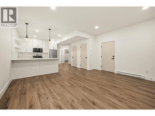 1437 April Springs Court, Kelowna, BC - Indoor Photo Showing Kitchen