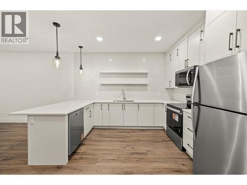 1437 April Springs Court, Kelowna, BC - Indoor Photo Showing Kitchen With Upgraded Kitchen