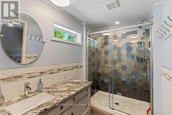 Beautiful semi-ensuite - 