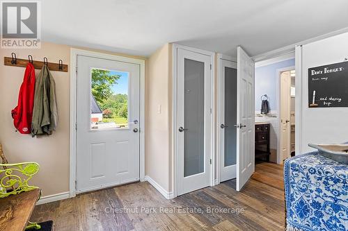 Mudroom/side door access - Mh15 - 684138 Sideroad 30, Chatsworth, ON 