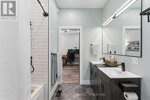 Jack and Jill Bathroom - 149 Lynx Drive, Kearney, ON 