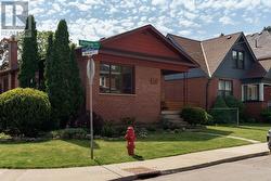 141 ROTHSAY AVENUE  Hamilton, ON L8M 3G5
