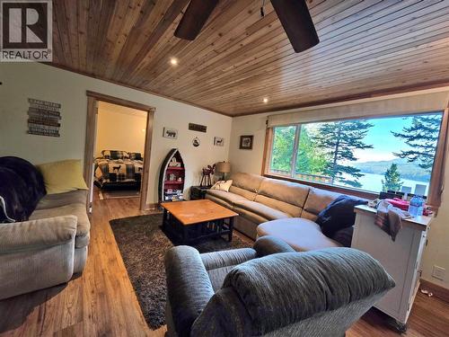 Big windows with beautiful views of the lake - 6453 Pinaus Lake Road, Falkland, BC 