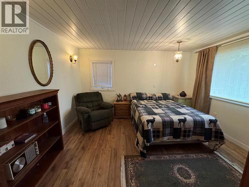 First bedroom - 6453 Pinaus Lake Road, Falkland, BC 