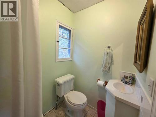 3 piece bathroom - 6453 Pinaus Lake Road, Falkland, BC 