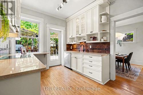 Bright thoughtfully designed kitchen - 5 Grove Avenue, Ottawa, ON 