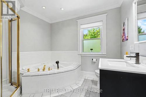 4-piece bathroom on second level - 5 Grove Avenue, Ottawa, ON 