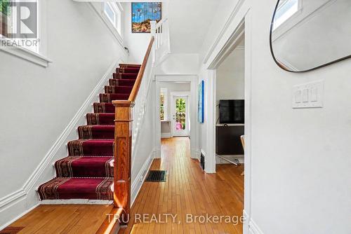 Inviting entrance, soaring ceilings - 5 Grove Avenue, Ottawa, ON 
