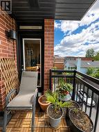 BALCONY - 