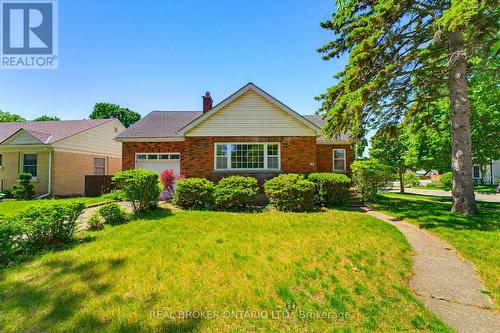 30 LINCOLN AVENUE  Brantford, ON N3T 4S4