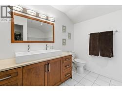 Primary Ensuite with marble countertops - 
