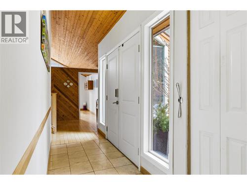 Front Entry - 324 Clifton Road N, Kelowna, BC 