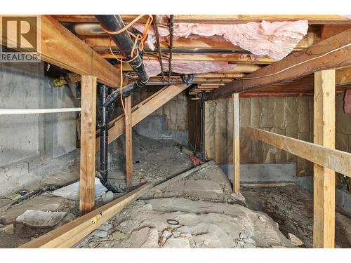 Unfinished crawl space - 324 Clifton Road N, Kelowna, BC 