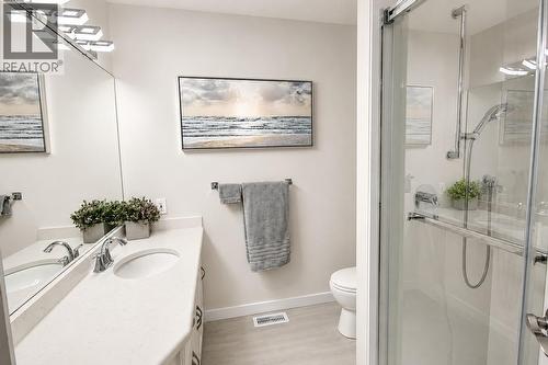 Main Bath - 3400 Wilson Street Unit# 173, Penticton, BC 