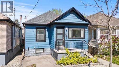 33 HUXLEY Avenue N  Hamilton, ON L8H 4P1