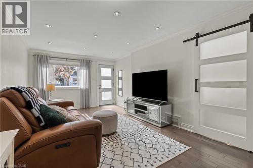 33 Huxley Avenue N, Hamilton, ON 