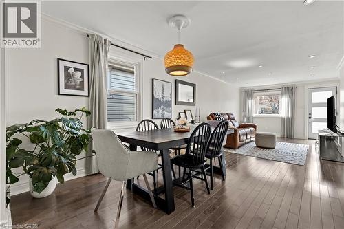 Open-concept living space featuring wood-finish flooring, recessed lighting, and crown molding - 33 Huxley Avenue N, Hamilton, ON 