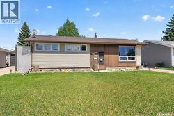 1050 Simcoe STREET Moose Jaw, SK S6H 3J2