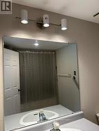 Ensuite bath - 