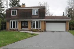 15 HALLOWELL COURT Ottawa, ON K2H 8N4