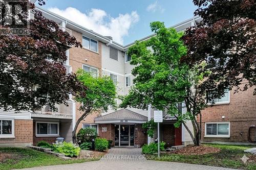 406 - 280 BRITTANY DRIVE  Ottawa, ON K1K 4M4
