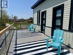 Deck off the upper bedrooms - 
