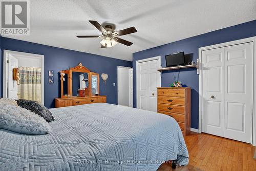 3742 Black Creek Road, Fort Erie (Black Creek), ON - Indoor Photo Showing Bedroom