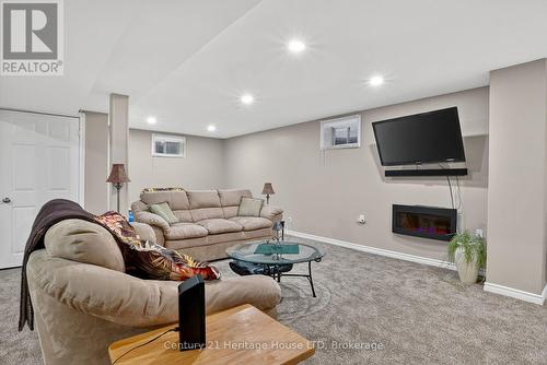 3742 Black Creek Road, Fort Erie (Black Creek), ON - Indoor Photo Showing Basement