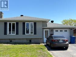 19 BELLEVIEW CRESCENT North Bay (College Heights), ON P1B 8V2