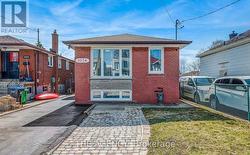 1038 ALEXANDRA AVENUE Mississauga, ON L5E 1Z8