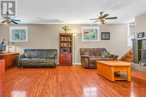 Drive - 43 Stoddart Drive, Aurora (Aurora Highlands), ON 