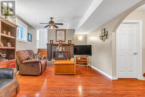 Drive - 43 Stoddart Drive, Aurora (Aurora Highlands), ON 