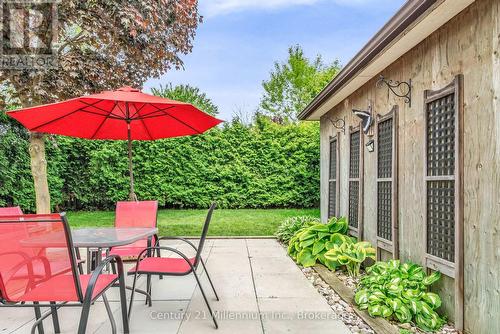 Drive - 43 Stoddart Drive, Aurora (Aurora Highlands), ON 