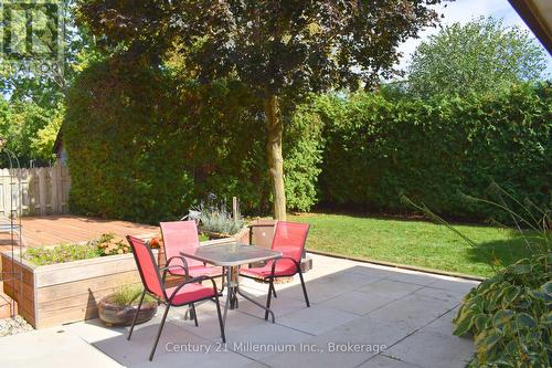 Drive - 43 Stoddart Drive, Aurora (Aurora Highlands), ON 